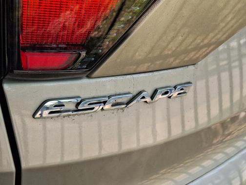 White Gold Metallic 2017 Ford Escape SE
