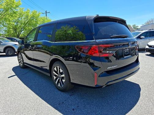Crystal Black Pearl 2026 Honda Odyssey EX-L