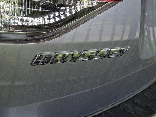Lunar Silver Metallic 2017 Honda Odyssey Touring
