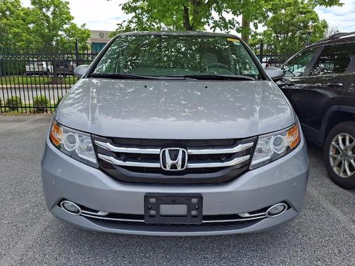 Lunar Silver Metallic 2017 Honda Odyssey Touring
