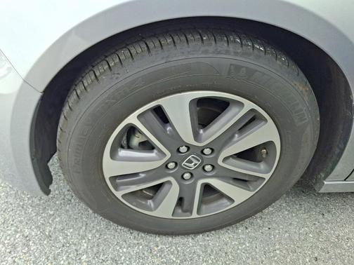 Lunar Silver Metallic 2017 Honda Odyssey Touring
