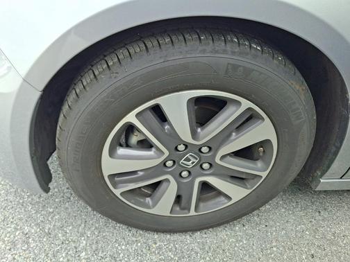 Lunar Silver Metallic 2017 Honda Odyssey Touring