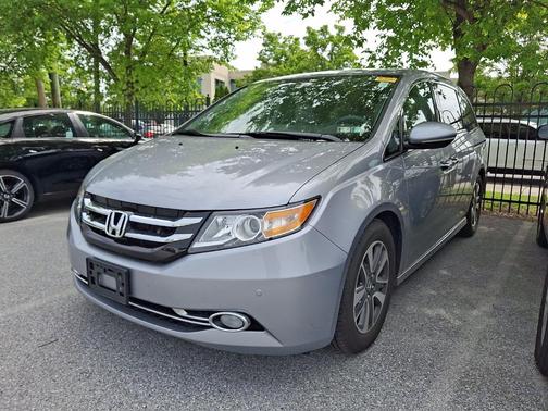 Lunar Silver Metallic 2017 Honda Odyssey Touring