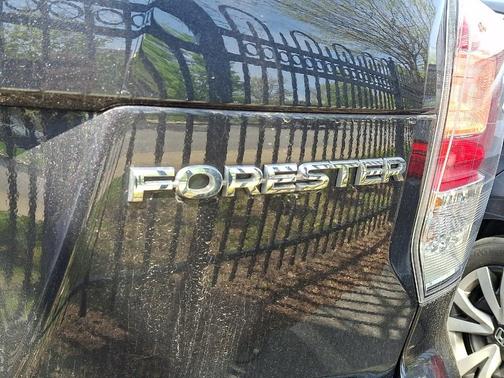 Dark Gray Metallic 2018 Subaru Forester 2.5i Touring