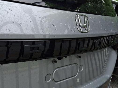 Lunar Silver Metallic 2023 Honda Pilot EX-L 8-Passenger