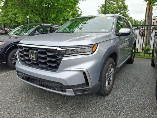 Lunar Silver Metallic 2023 Honda Pilot EX-L 8-Passenger