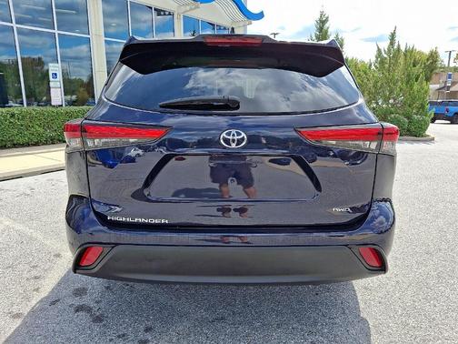 2020 Toyota Highlander LE