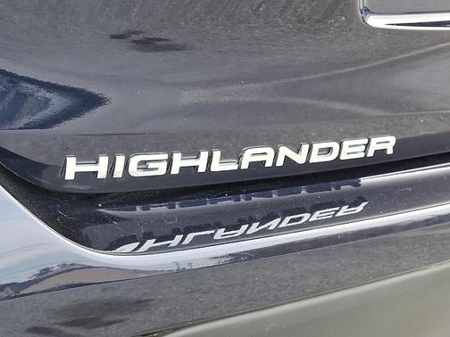 2020 Toyota Highlander LE
