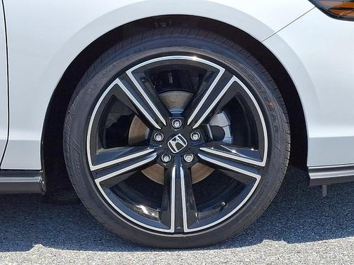Platinum White Pearl 2026 Honda Accord SE