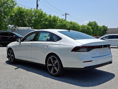 Platinum White Pearl 2026 Honda Accord SE