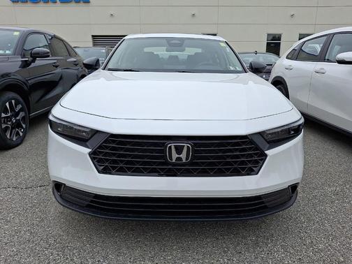 Platinum White Pearl 2026 Honda Accord SE