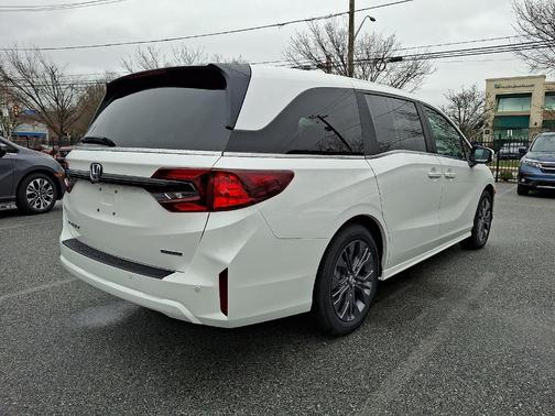Platinum White Pearl 2026 Honda Odyssey Touring