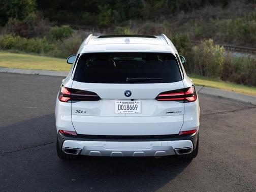 Alpine White 2026 BMW X5 PHEV xDrive50e