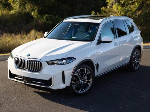 Alpine White 2026 BMW X5 PHEV xDrive50e