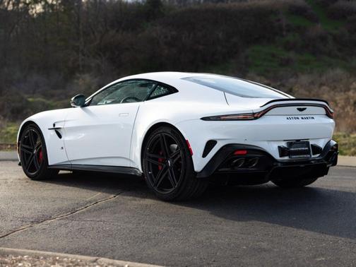 2026 Aston Martin Vantage Base