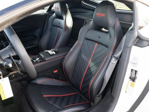 2026 Aston Martin Vantage Base