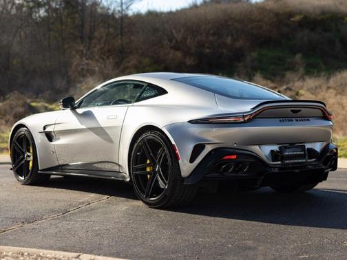 2026 Aston Martin Vantage Base