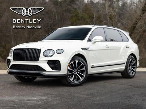 Ghost White Pearlescent by Mulliner 2023 Bentley Bentayga