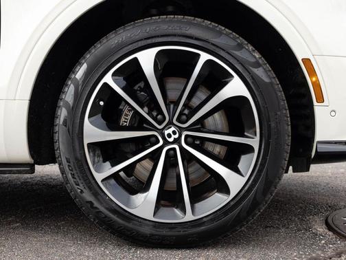 2023 Bentley Bentayga 