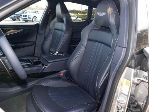 Q Spirit Silver 2026 Aston Martin DBX 707