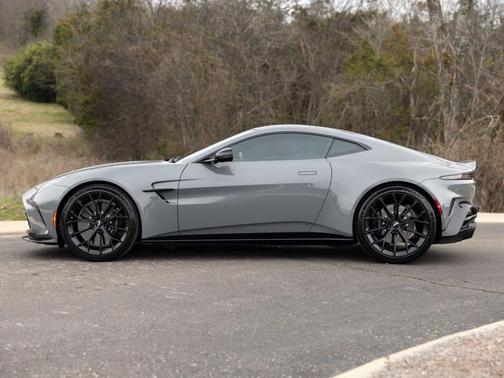 2025 Aston Martin Vantage Base