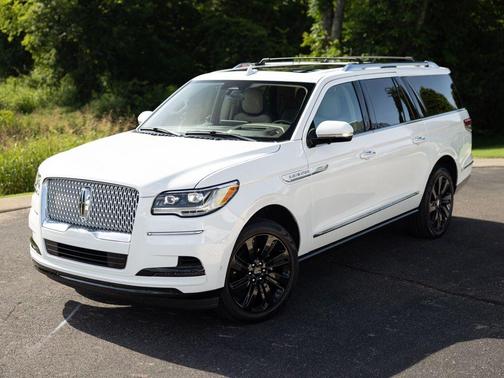 Pristine White 2024 Lincoln Navigator L Reserve