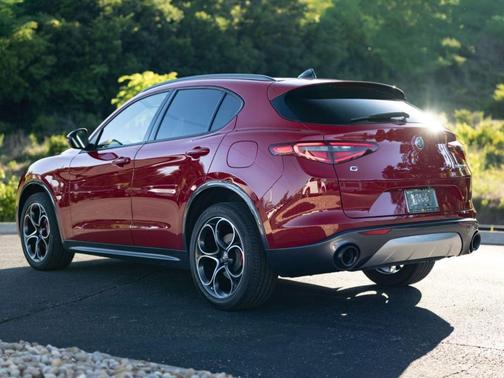 Rosso 2022 Alfa Romeo Stelvio Ti