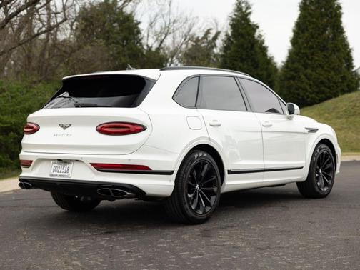 Glacier White 2024 Bentley Bentayga V8