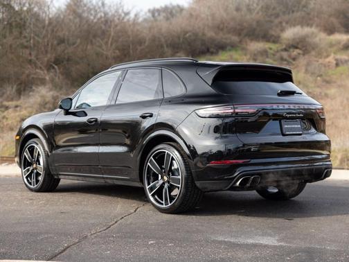 2023 Porsche Cayenne Turbo