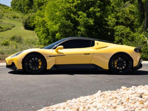 Giallo Genio 2022 Maserati MC20 Base