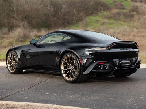 2026 Aston Martin Vantage Base