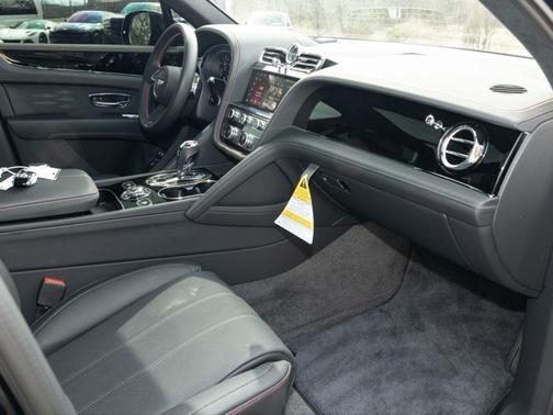 2025 Bentley Bentayga V8