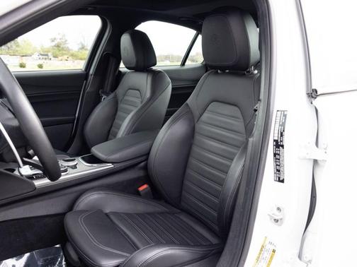 2024 Alfa Romeo Giulia Veloce