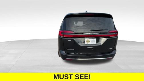 2023 Chrysler Pacifica Touring-L