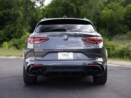 Vesuvio Gray Metallic 2023 Alfa Romeo Stelvio Quadrifoglio