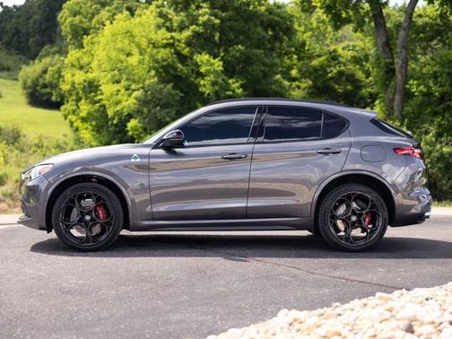 Vesuvio Gray Metallic 2023 Alfa Romeo Stelvio Quadrifoglio