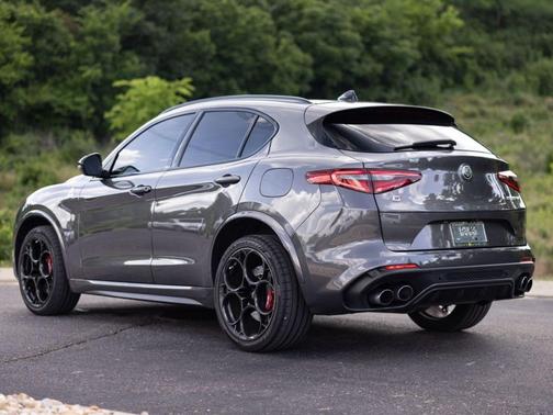 Vesuvio Gray Metallic 2023 Alfa Romeo Stelvio Quadrifoglio