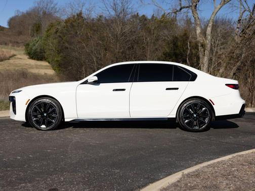 2023 BMW 760 760i xDrive