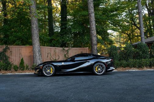 2021 Ferrari 812 GTS Base