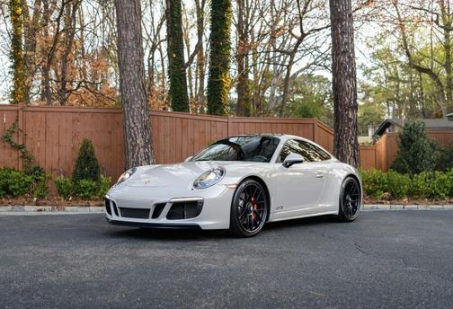 2018 Porsche 911 Carrera GTS