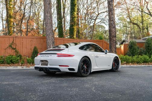 2018 Porsche 911 Carrera GTS