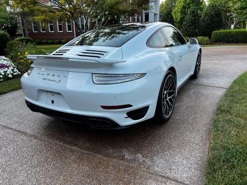 2016 Porsche 911 Turbo S