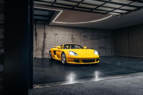 2004 Porsche Carrera GT Base (M6)
