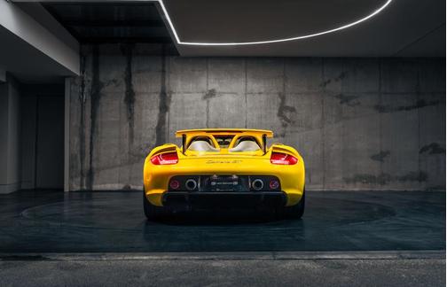 2004 Porsche Carrera GT Base (M6)