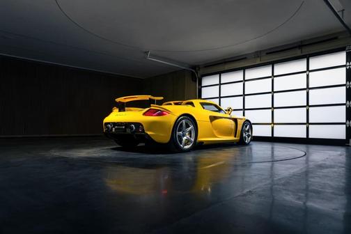 2004 Porsche Carrera GT Base (M6)