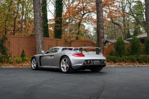 2005 Porsche Carrera GT Base (M6)