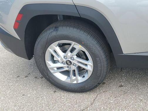 Shimmering Silver 2026 Hyundai TUCSON SE
