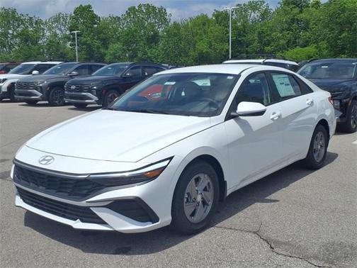 2025 Hyundai ELANTRA SE