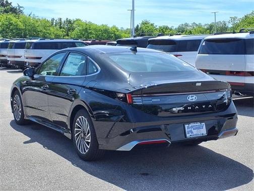 2025 Hyundai SONATA Hybrid Limited