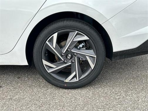 2025 Hyundai ELANTRA HEV SEL Sport